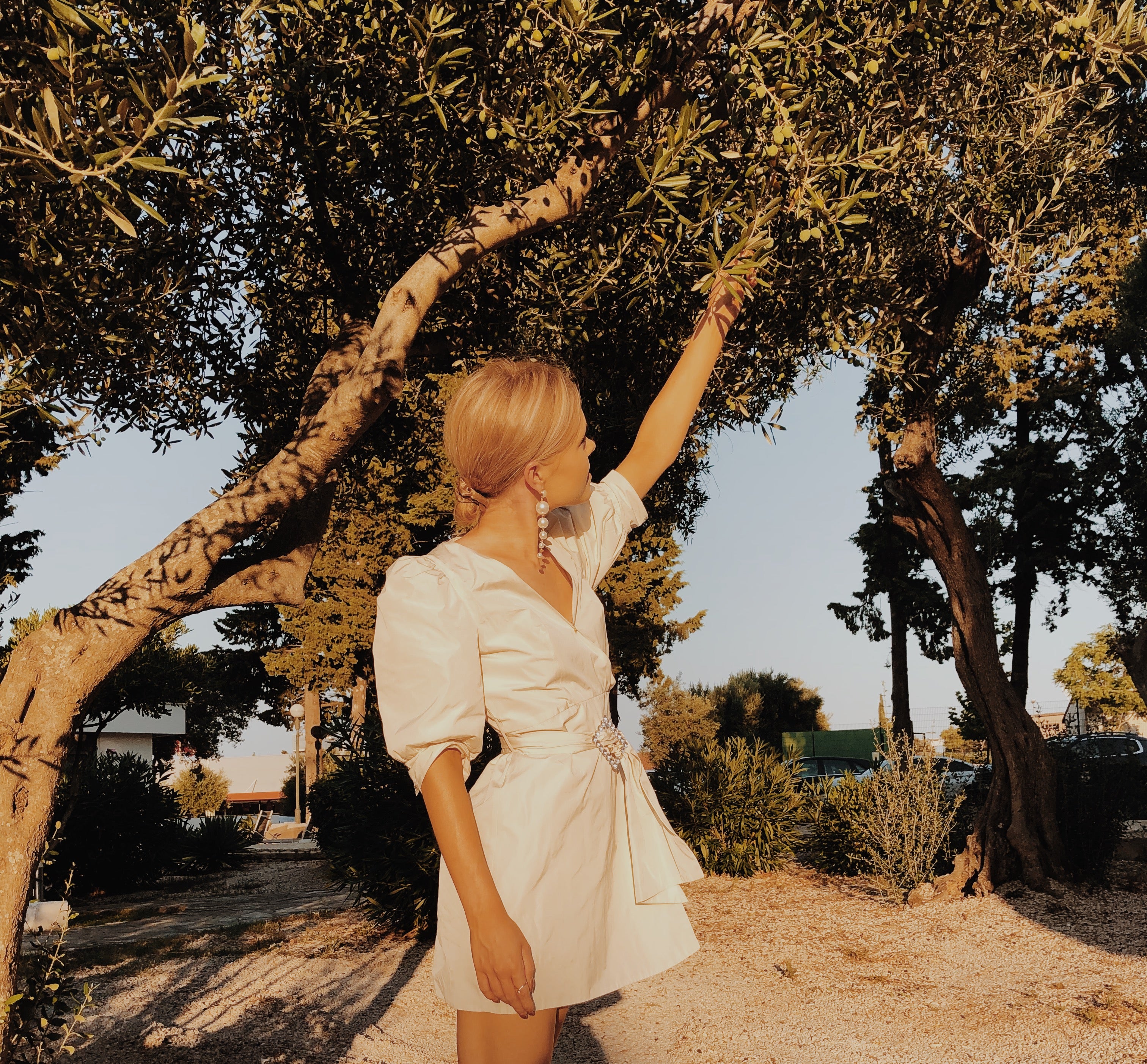 A MUSE TO LUVLOOPS - ZOE MARCH